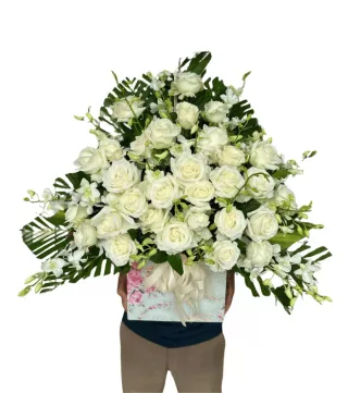 Giỏ hoa viếng trắng kem