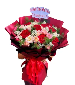 Bó hoa tông đỏ phối màu hồng