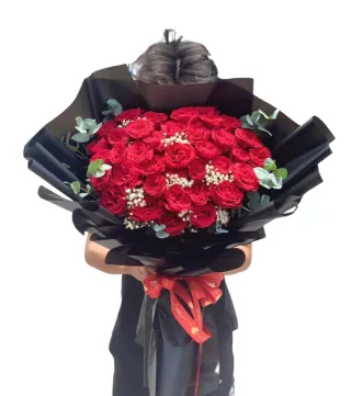 Bó hồng tông đỏ