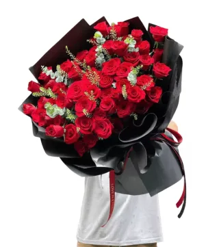 Bó hồng đỏ phối đồng tiền đỏ