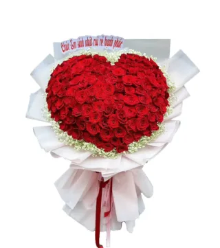 Bó hồng đỏ xếp hình trái tim