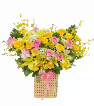 Giỏ hoa ly vàng phối hồng vàng