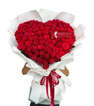 Bó hồng đỏ trái tim
