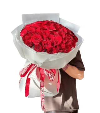 Bó hồng đỏ cỡ lớn xếp vòm tròn