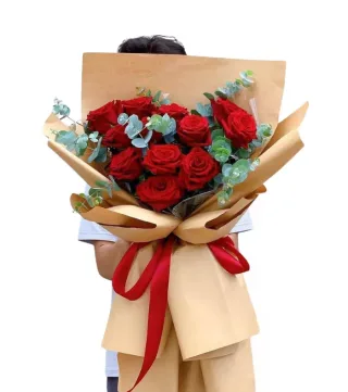 Bó hồng đỏ giấy kraft