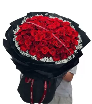 Bó hồng đỏ cỡ lớn xếp vòm tròn