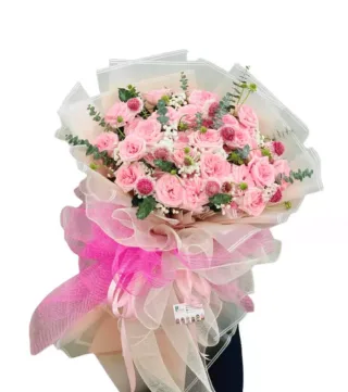 Bó hồng phấn giấy lưới