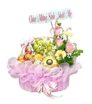 Giỏ trái cây phối hoa hồng